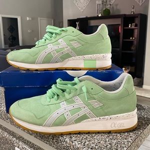 ASICS Mens snickers size 11.5